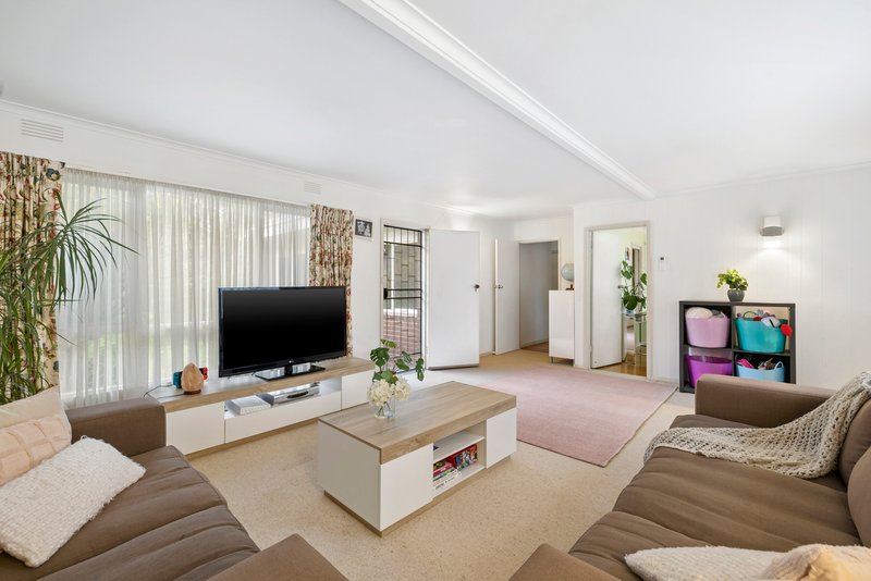 Photo - 57 Gateshead Drive, Wantirna South VIC 3152 - Image 4