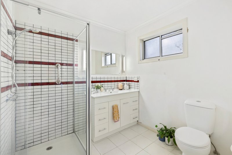 Photo - 57 Gateshead Drive, Wantirna South VIC 3152 - Image 8