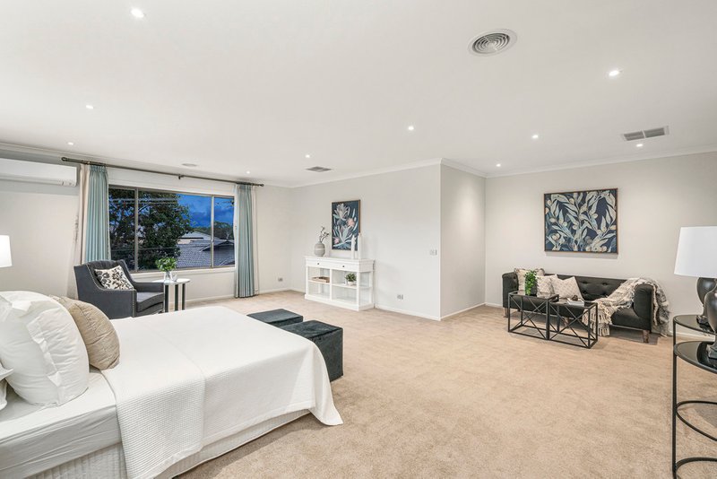 Photo - 57 Glen Tower Drive, Glen Waverley VIC 3150 - Image 9