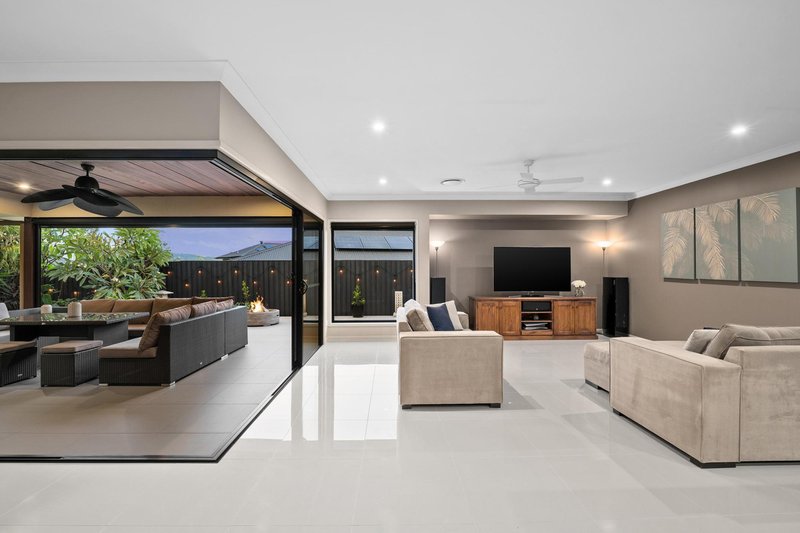 Photo - 57 Greenview Avenue, South Ripley QLD 4306 - Image 3