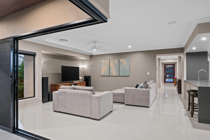 Photo - 57 Greenview Avenue, South Ripley QLD 4306 - Image 4