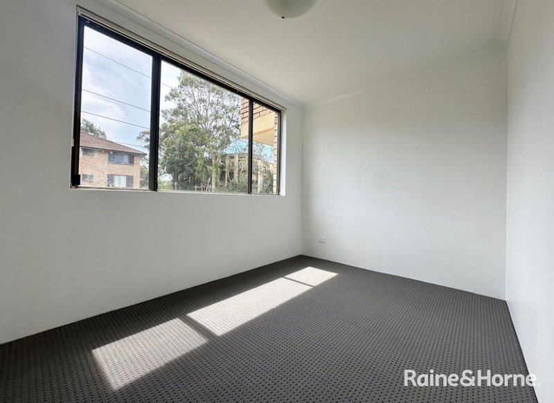 Photo - 5/7 Griffiths Street, Blacktown NSW 2148 - Image 4