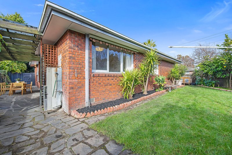 Photo - 57 Guinevere Parade, Glen Waverley VIC 3150 - Image 11