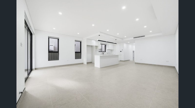 Photo - 57 Hampden Road, South Wentworthville NSW 2145 - Image 3