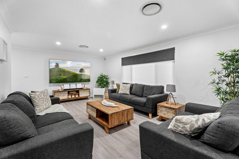 Photo - 57 Harvey Circuit, St Clair NSW 2759 - Image 2