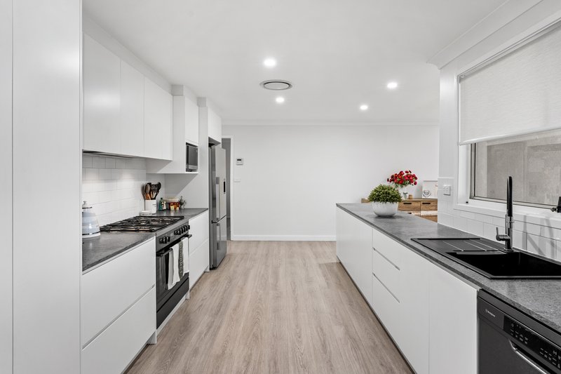 Photo - 57 Harvey Circuit, St Clair NSW 2759 - Image 3