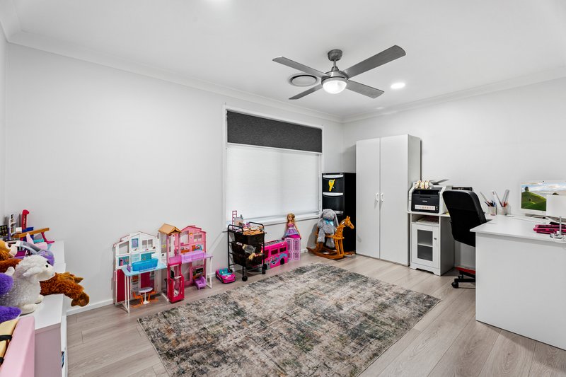 Photo - 57 Harvey Circuit, St Clair NSW 2759 - Image 10