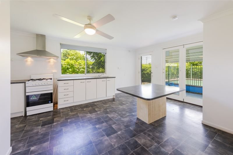 Photo - 57 Hibiscus Street, Urangan QLD 4655 - Image 9