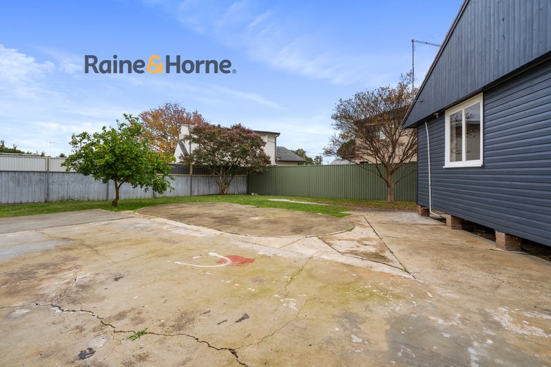 Photo - 57 Hill Road, Lurnea NSW 2170 - Image 17