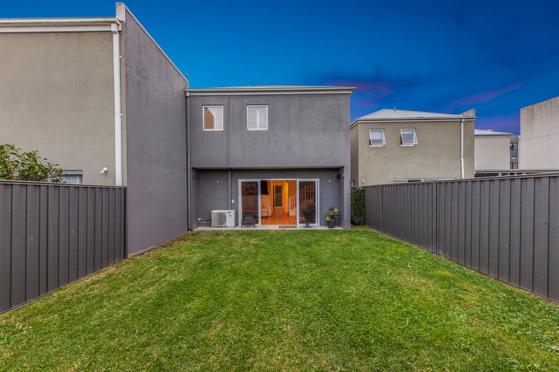 Photo - 57 Lakeside Boulevard, Pakenham VIC 3810 - Image 22