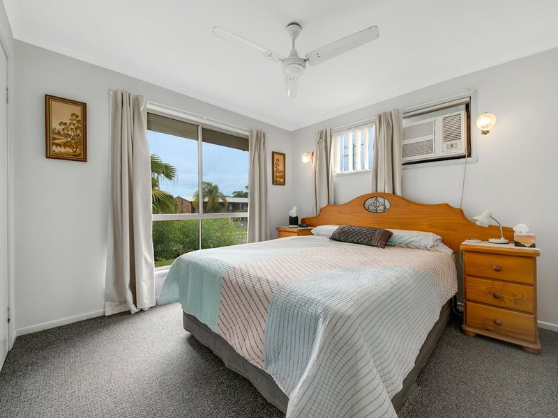 Photo - 57 Latrobe Street, Tannum Sands QLD 4680 - Image 8