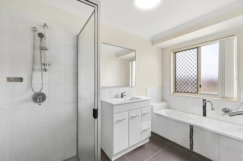 Photo - 57 Lillypilly Avenue, Gracemere QLD 4702 - Image 7