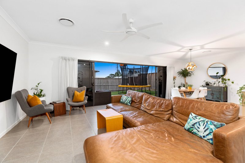 Photo - 57 Lomond Circuit, Upper Kedron QLD 4055 - Image 4