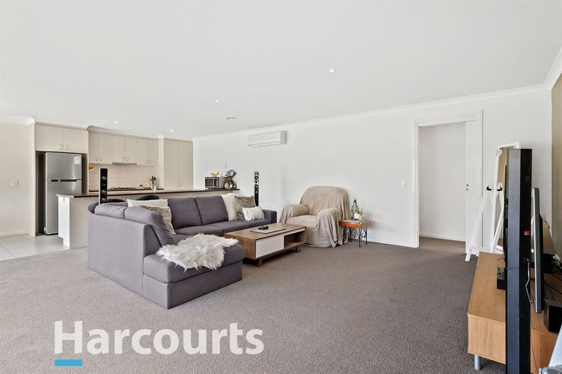 Photo - 57 Mcnulty Drive, Wendouree VIC 3355 - Image 7