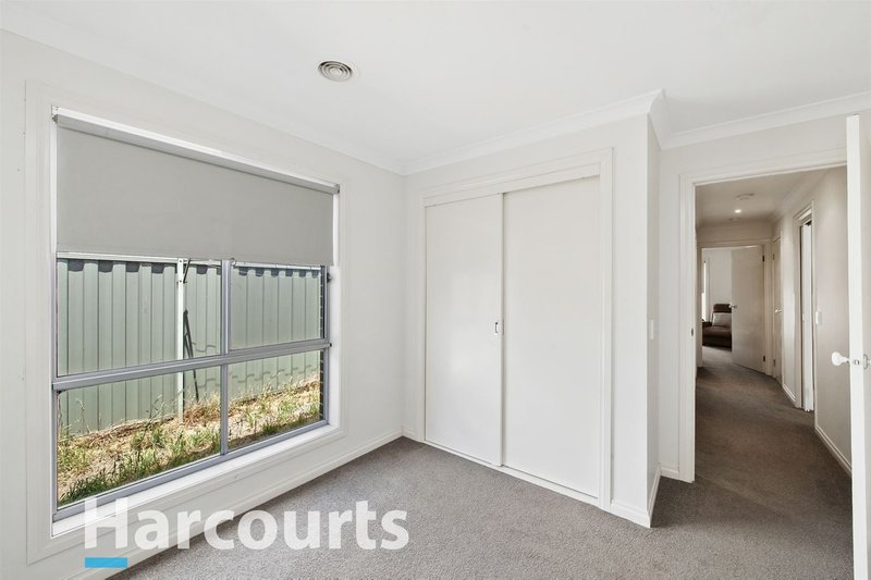 Photo - 57 Mcnulty Drive, Wendouree VIC 3355 - Image 12