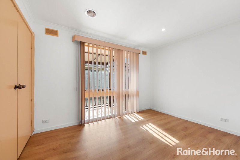 Photo - 57 Millawa Avenue, St Albans VIC 3021 - Image 9