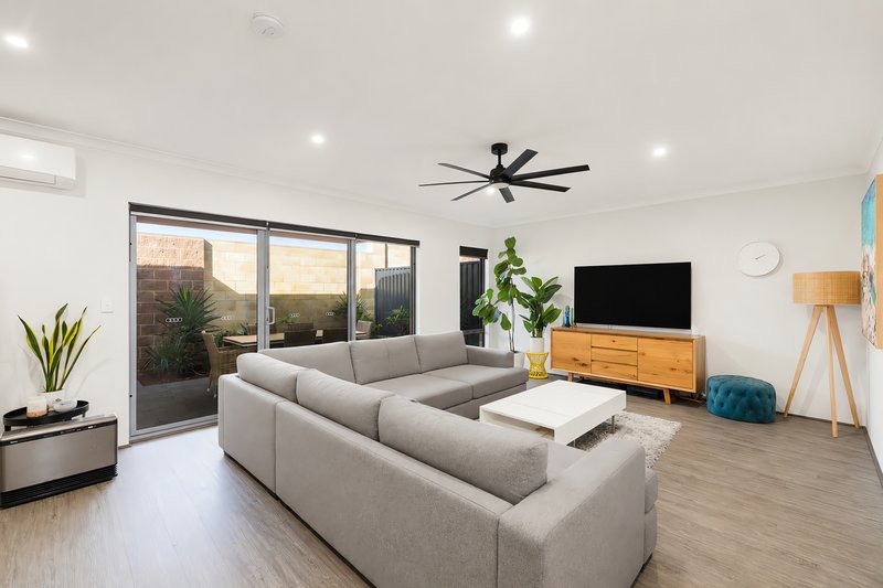 Photo - 57 Minigwal Loop, Hammond Park WA 6164 - Image 11