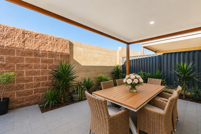 Photo - 57 Minigwal Loop, Hammond Park WA 6164 - Image 13