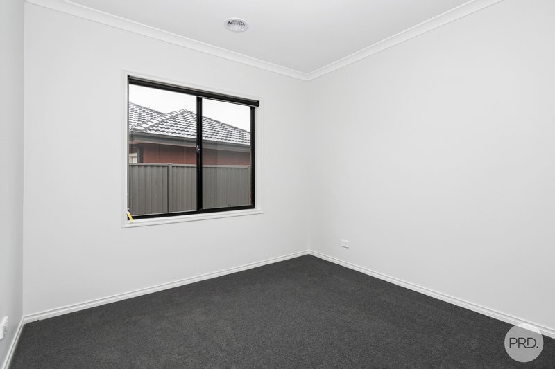 Photo - 57 Moore Way, Lucas VIC 3350 - Image 9