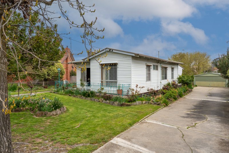 Photo - 57 Morison Crescent, Seymour VIC 3660 - Image 3