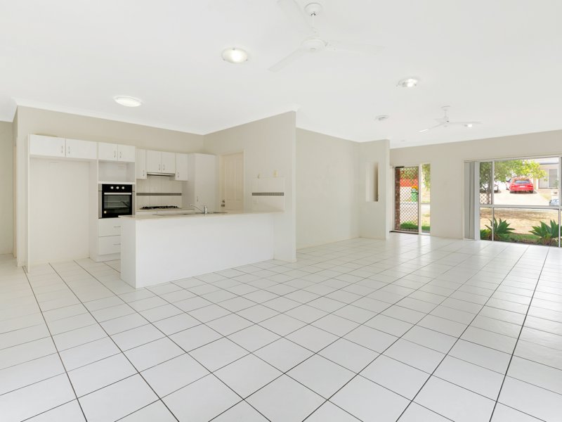 Photo - 57 Nicholls Drive, Redbank Plains QLD 4301 - Image 8