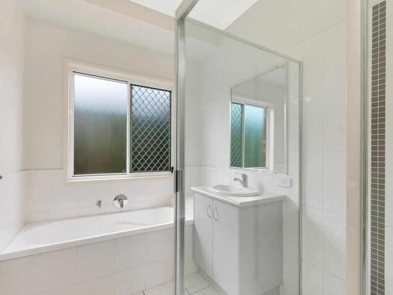 Photo - 57 Nicholls Drive, Redbank Plains QLD 4301 - Image 10