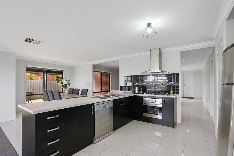 Photo - 57 Nigella Avenue, Corio VIC 3214 - Image 5