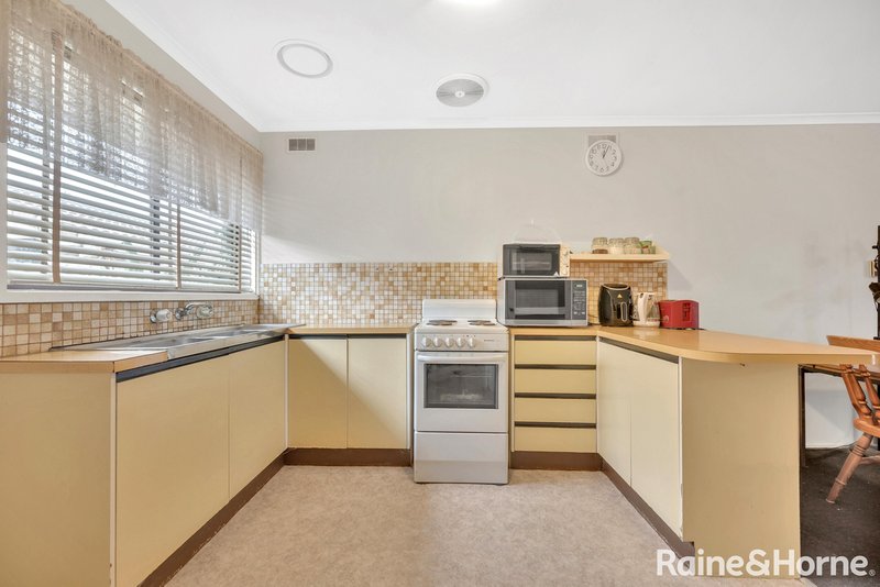 Photo - 5/7 Raymond Street, Melton South VIC 3338 - Image 2