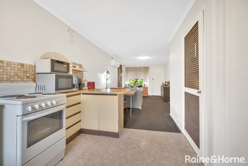 Photo - 5/7 Raymond Street, Melton South VIC 3338 - Image 4