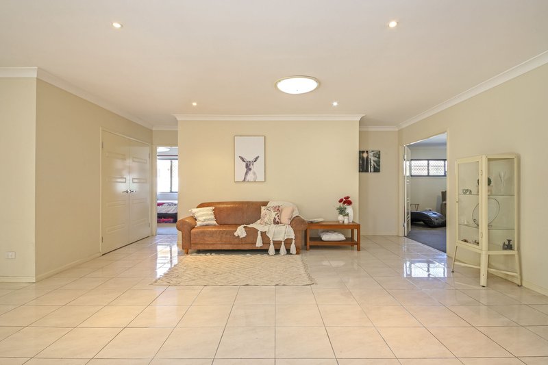 Photo - 57 Raynbird Place, Carseldine QLD 4034 - Image 5