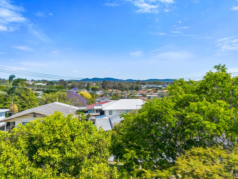 Photo - 57 Roseneath Parade, Wynnum West QLD 4178 - Image 7