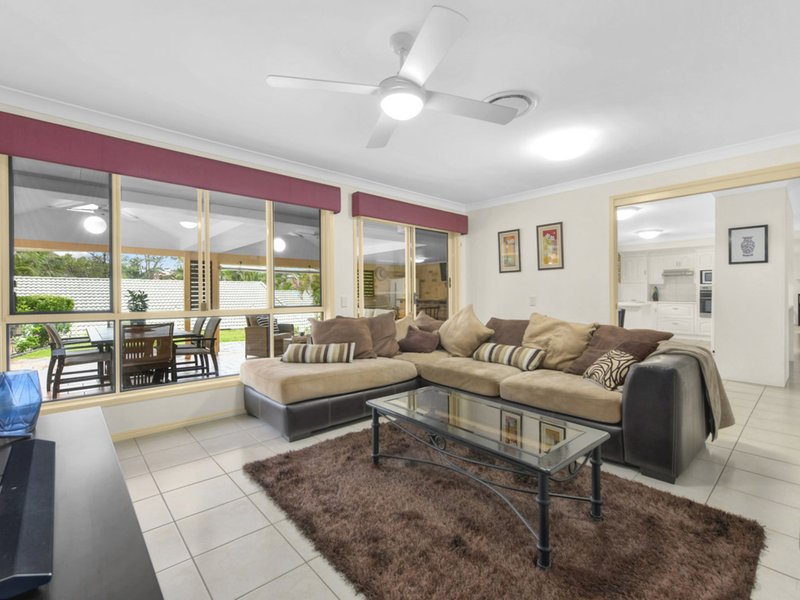 Photo - 57 Saturn Crescent, Bridgeman Downs QLD 4035 - Image 9