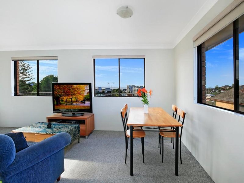 Photo - 5/7 Staff Street, Wollongong NSW 2500 - Image 4