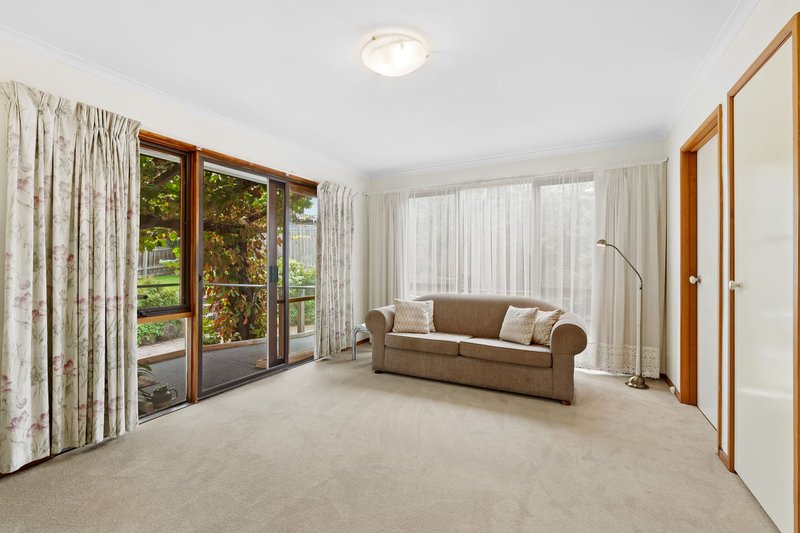 Photo - 57 Streeton Circuit, Mill Park VIC 3082 - Image 6