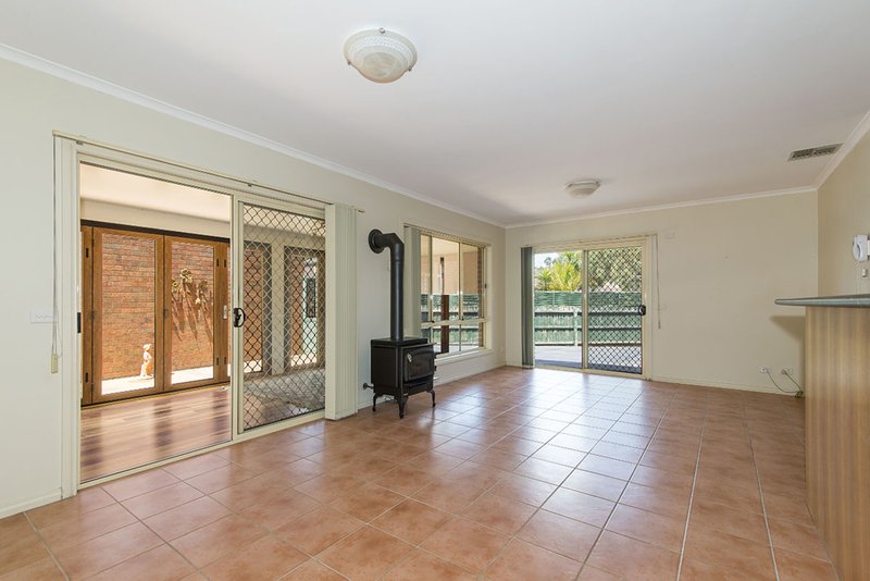 Photo - 57 The Lakes Boulevard, South Morang VIC 3752 - Image 4