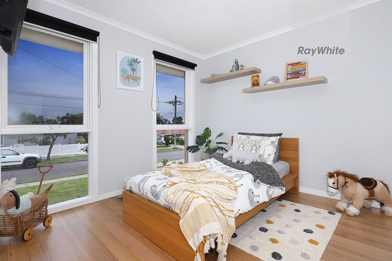 Photo - 57 Wolverton Drive, Gladstone Park VIC 3043 - Image 15