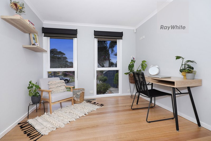 Photo - 57 Wolverton Drive, Gladstone Park VIC 3043 - Image 16