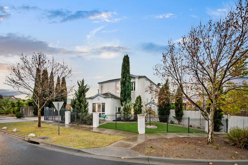 Photo - 57 Wolviston Ave , Hillside VIC 3037 - Image 2