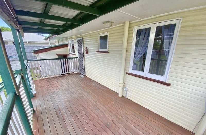 Photo - 57 Wondall Road, Wynnum West QLD 4178 - Image 11