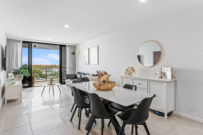 Photo - 5702/5 Harbour Side Court, Biggera Waters QLD 4216 - Image 3