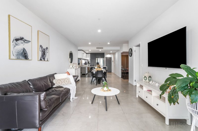 Photo - 5702/5 Harbour Side Court, Biggera Waters QLD 4216 - Image 5