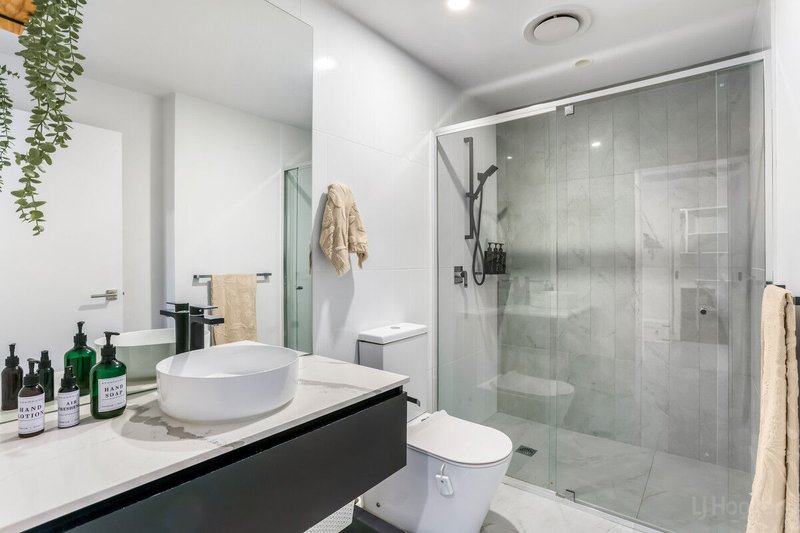 Photo - 5702/5 Harbour Side Court, Biggera Waters QLD 4216 - Image 8