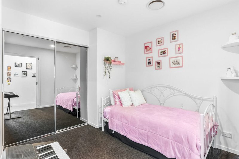 Photo - 5702/5 Harbour Side Court, Biggera Waters QLD 4216 - Image 10