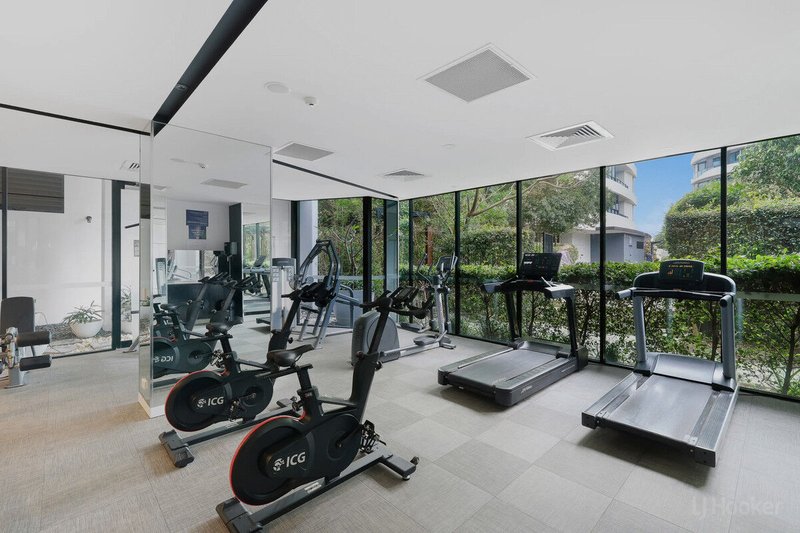 Photo - 5702/5 Harbour Side Court, Biggera Waters QLD 4216 - Image 12