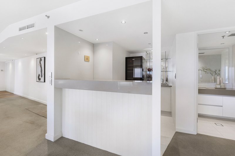 Photo - 57/3 Cunningham Avenue, Main Beach QLD 4217 - Image 9