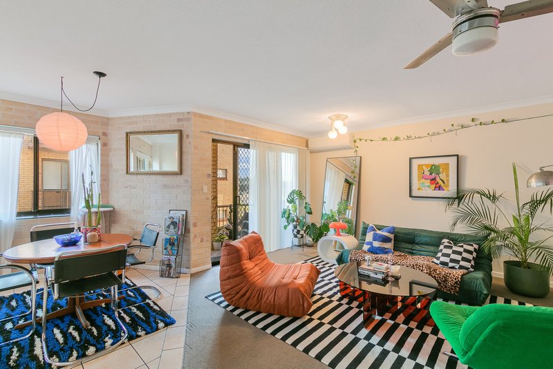 Photo - 5/74 Coolangatta Road, Coolangatta QLD 4225 - Image 3