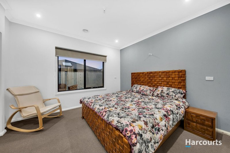 Photo - 574 Hume Drive, Fraser Rise VIC 3336 - Image 11