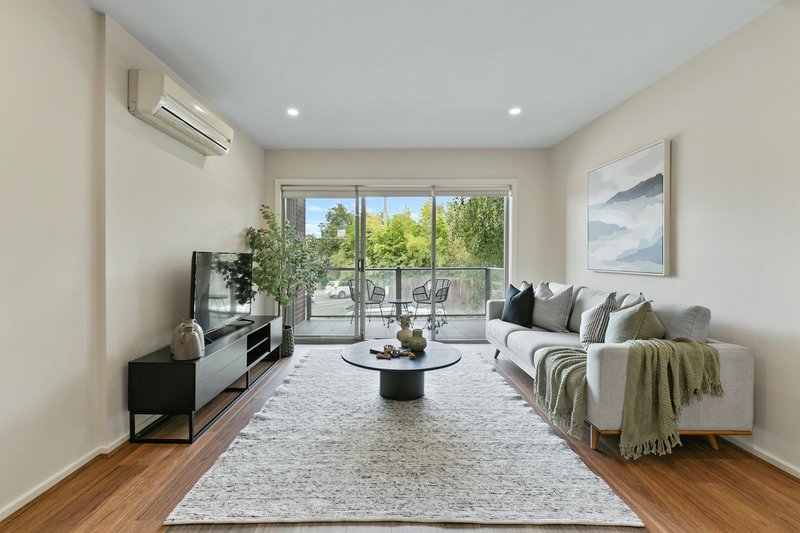 Photo - 5/755 Plenty Road, Reservoir VIC 3073 - Image 1