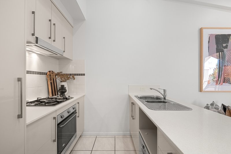 Photo - 5/76 Durham Street, St Lucia QLD 4067 - Image 3