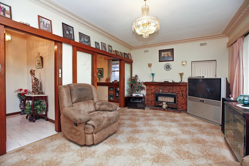 Photo - 576 Gilbert Road, Reservoir VIC 3073 - Image 4